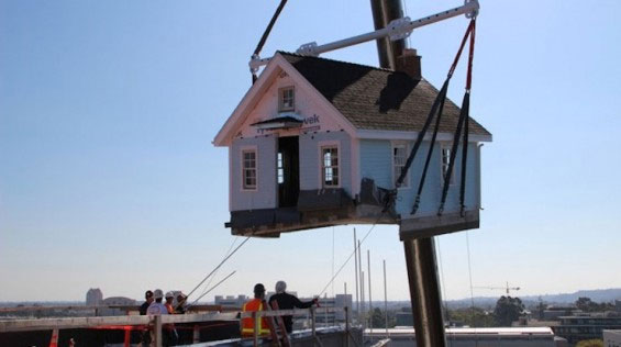 หวาดเสียว! หนุ่มเกาหลีสร้างบ้านสุดพิลึกบนยอดตึก