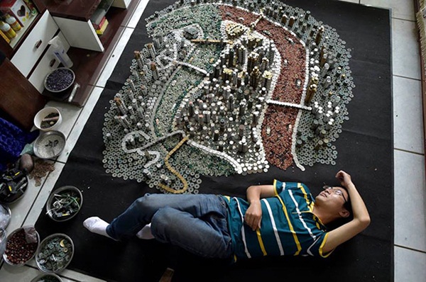 หนุ่มจีนใช้เหรียญกว่า 50,000 สร้างแบบจำลองเมืองฉงชิ่ง