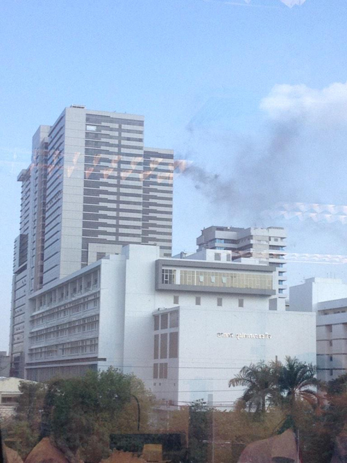 ไฟไหม้ตึกก่อสร้าง รพ.จุฬาฯ 29 ชั้น เบื้องต้นบาดเจ็บ 5 ราย