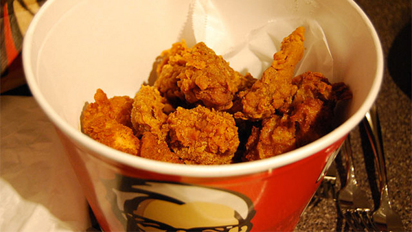 KFC ฟ้องเอาผิด 3 บริษัทจีน ปล่อยข่าวใช้ไก่ 8 ขา ทอดให้ลูกค้ากิน