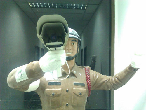 เปิดตัวหุ่นจ่าเฉยรุ่นใหม่ ติดกล้อง-จับผิด ตั้ง 10 จุดทั่วกรุง