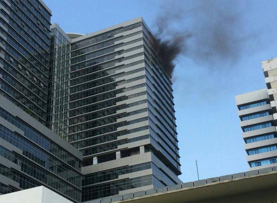 ไฟไหม้ตึกก่อสร้าง รพ.จุฬาฯ 29 ชั้น เบื้องต้นบาดเจ็บ 5 ราย