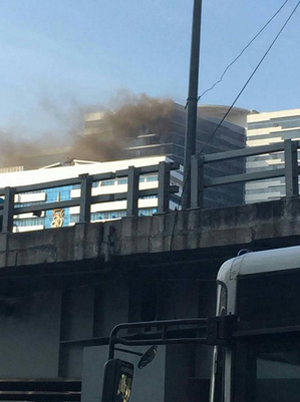 ไฟไหม้ตึกก่อสร้าง รพ.จุฬาฯ 29 ชั้น เบื้องต้นบาดเจ็บ 5 ราย