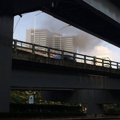 ไฟไหม้ตึกก่อสร้าง รพ.จุฬาฯ 29 ชั้น เบื้องต้นบาดเจ็บ 5 ราย