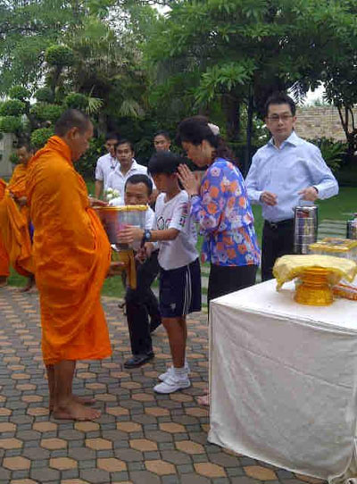 นายกฯ เปิดบ้านทำบุญวันเกิดครบ 45 ปี