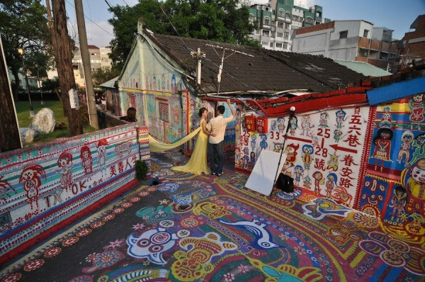 ปู่ไต้หวัน เพ้นท์ศิลปะบนกำแพงทั้งหมู่บ้านจนรัฐบาลยกเลิกรื้อถอน