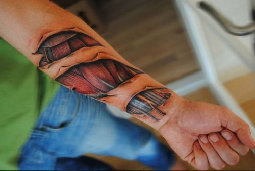 ศิลปินเวเนฯ รังสรรค์รอยสัก 3 มิติ ฉีกเนื้อหนังสยอง