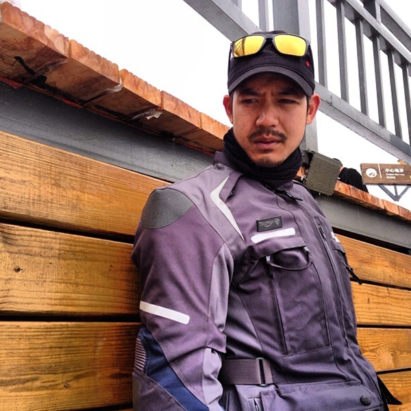  เวียร์ ซิ่งบิ๊กไบค์ ตะลุยภูเขาหิมะมังกรหยก ที่ประเทศจีน