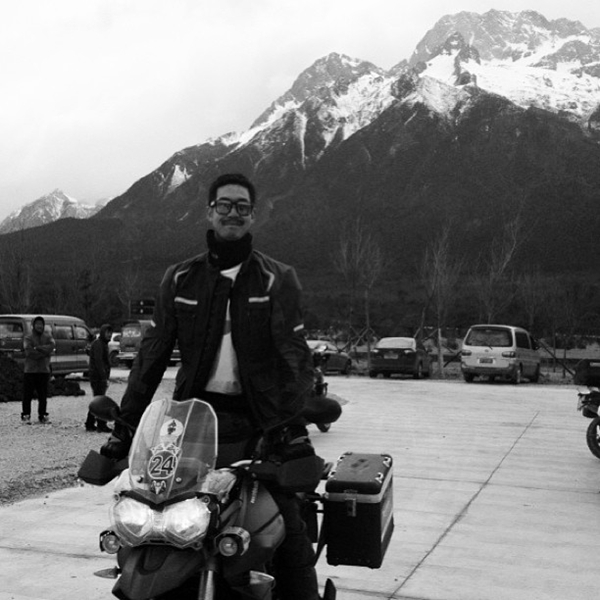  เวียร์ ซิ่งบิ๊กไบค์ ตะลุยภูเขาหิมะมังกรหยก ที่ประเทศจีน