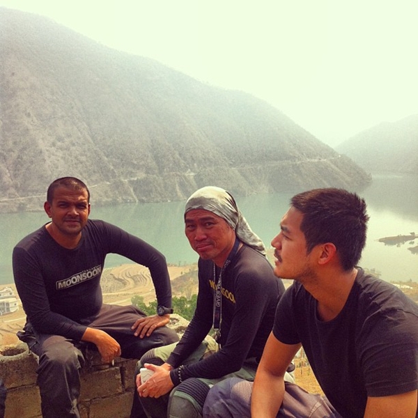  เวียร์ ซิ่งบิ๊กไบค์ ตะลุยภูเขาหิมะมังกรหยก ที่ประเทศจีน