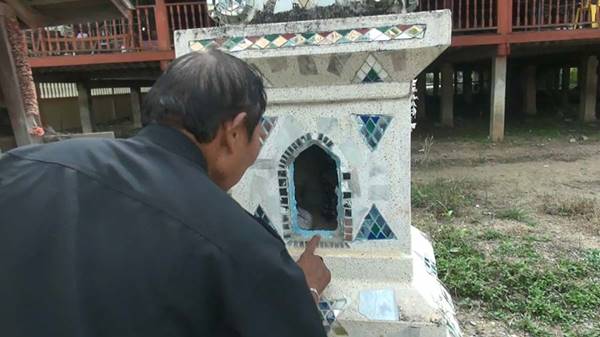 ของคนตายก็เอา ! โจรใจบาปทุบเจดีย์บรรจุอัฐิ