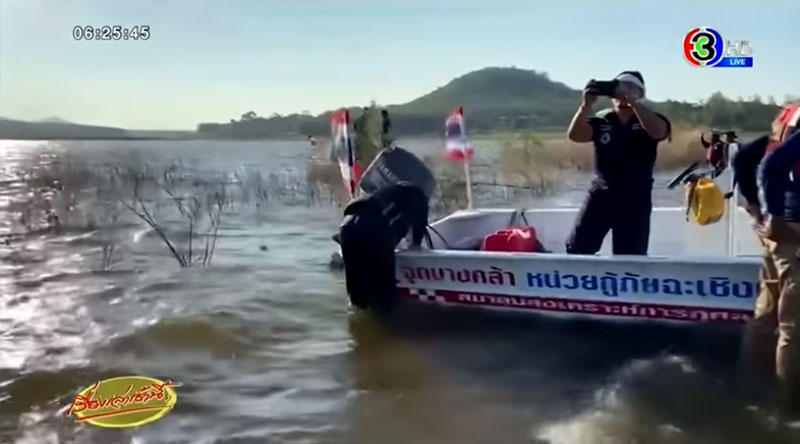 ขับรถตกน้ำ