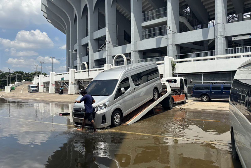 น้ำท่วมสนามคมฟุตบอล