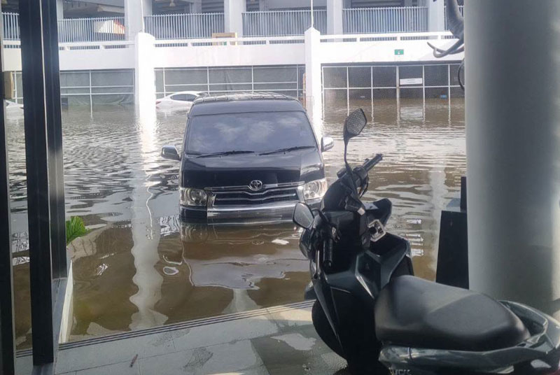 น้ำท่วมสนามคมฟุตบอล
