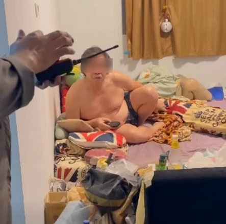 ลูกชายนอนเฝ้าศพแม่ 3 วัน