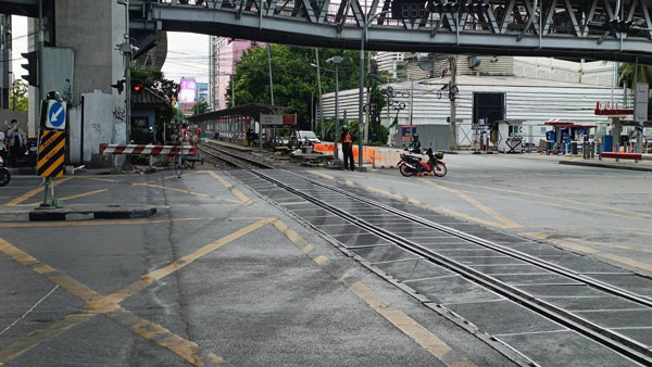 รถไฟชนรถเมล์
