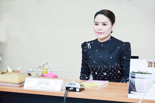 ท่านผู้หญิงอรอนงค์