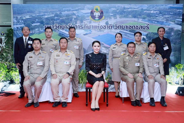 ท่านผู้หญิงอรอนงค์