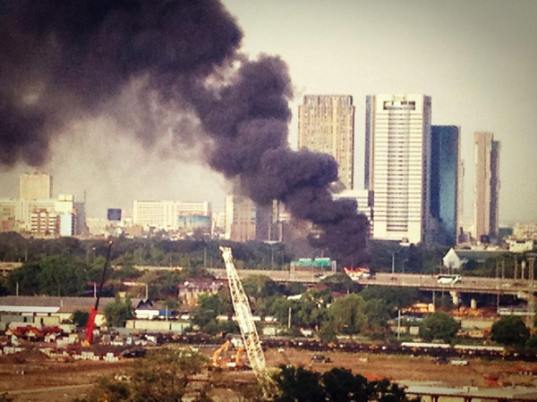 ไฟไหม้รถเมล์