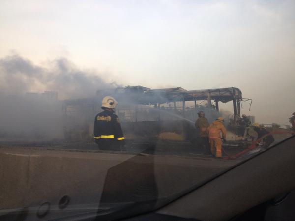 ไฟไหม้รถเมล์