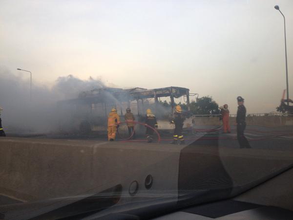 ไฟไหม้รถเมล์