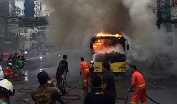 ไฟไหม้รถเมล์