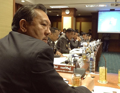 ชูวิทย์ กมลวิศิษฎ์