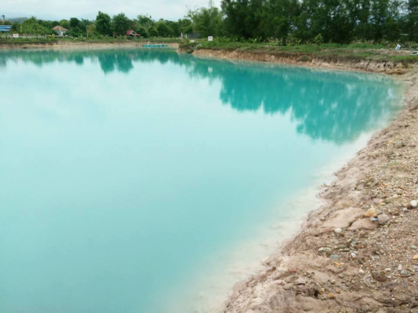  ภาพสระน้ำสีฟ้า