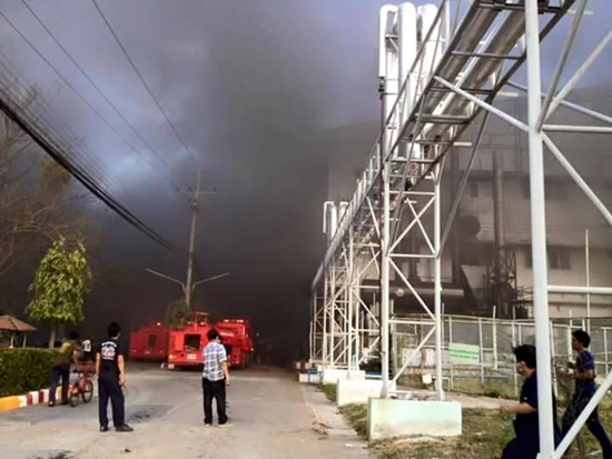 ไฟไหม้โรงงานผลิตรองเท้า