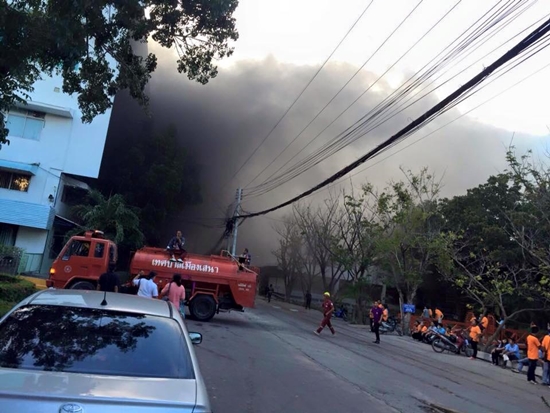 ไฟไหม้โรงงานผลิตรองเท้า