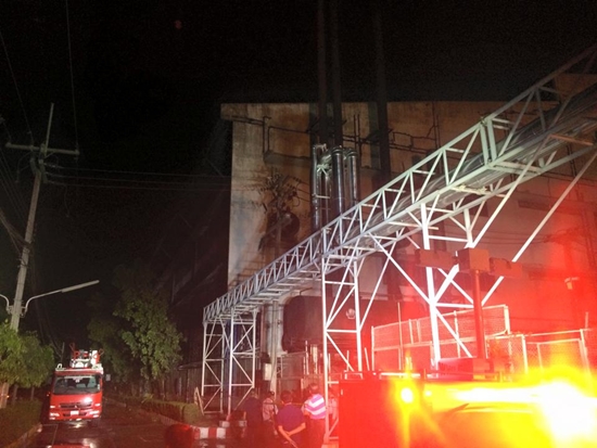 ไฟไหม้โรงงานผลิตรองเท้า