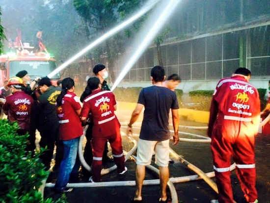 ไฟไหม้โรงงานผลิตรองเท้า