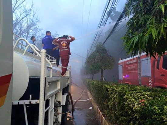 ไฟไหม้โรงงานผลิตรองเท้า