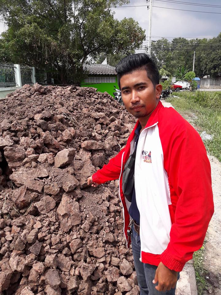 พิธีฝังศพเหยื่อผู้เสียชีวิตจากเหตุเรือล่มที่อยุธยา