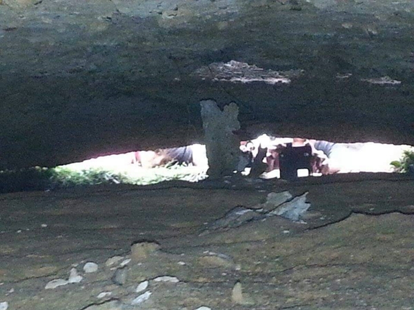  ชาวบ้านจัดเครื่องเซ่นไหว้ ถนนขยายตัว เชื่อภายในมีสิ่งศักดิ์สิทธิ์