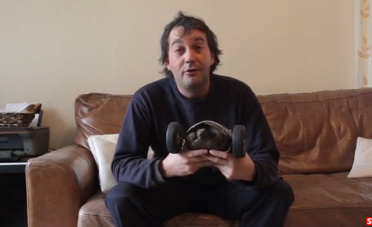 ประทับใจ หนุ่มสุดครีเอทจับเต่าพิการใส่ล้อ ให้เดินได้อีกครั้ง