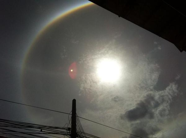 ปรากฏการณ์หายาก พระอาทิตย์ทรงกลด สีรุ้ง วงซ้อน 3 ชั้น