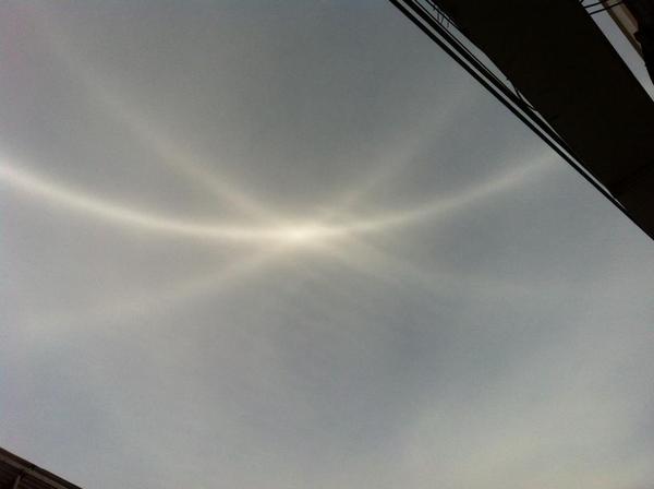 ปรากฏการณ์หายาก พระอาทิตย์ทรงกลด สีรุ้ง วงซ้อน 3 ชั้น