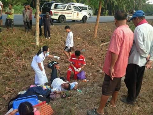 รถตู้เสียหลักพลิกคว่ำ