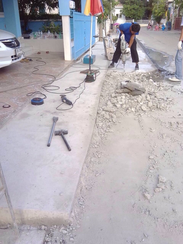  เทพื้นเอียงหน้าบ้านล้ำถนนสาธารณะผิดหรือไม่