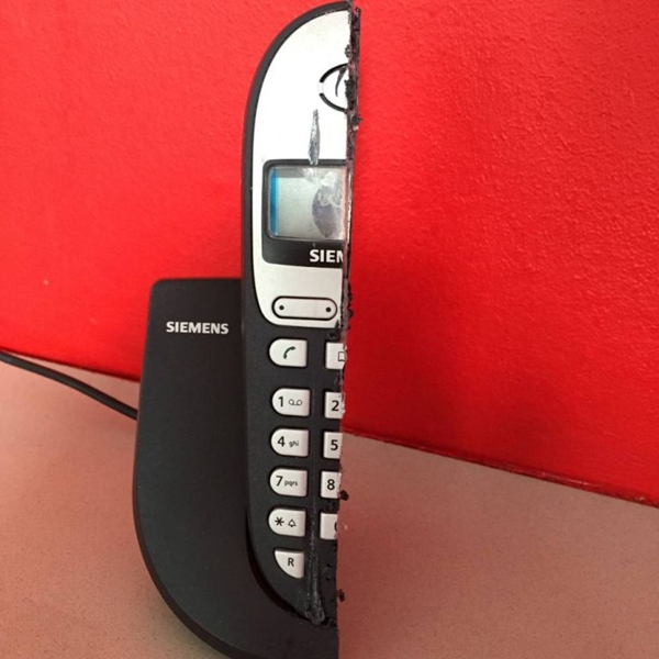  หนุ่มเจ็บปวดถูกแฟนทิ้ง เลยเลื่อยทุกสิ่งให้ขาดครึ่งแบบนี้