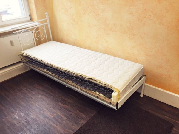  หนุ่มเจ็บปวดถูกแฟนทิ้ง เลยเลื่อยทุกสิ่งให้ขาดครึ่งแบบนี้