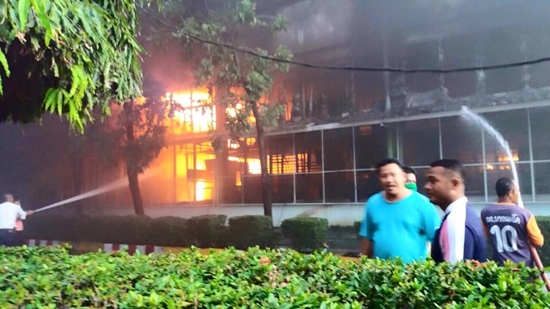 ไฟไหม้โรงงานผลิตรองเท้า