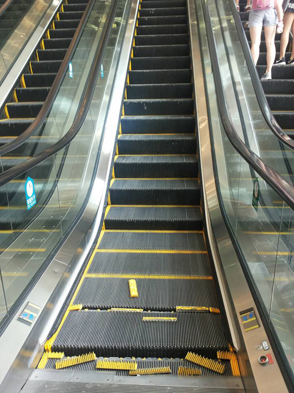 บันไดเลื่อนชำรุดที่ห้างไทม์ สแควร์ ฮ่องกง 