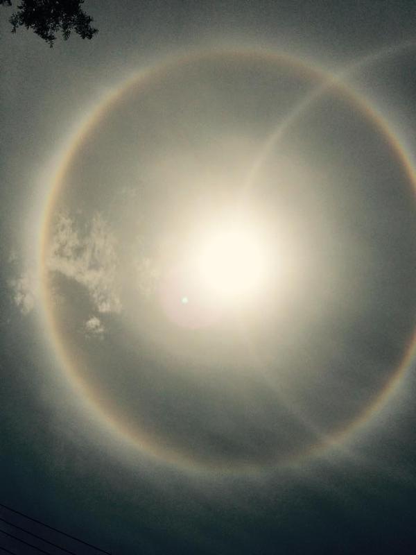 ปรากฏการณ์หายาก พระอาทิตย์ทรงกลด สีรุ้ง วงซ้อน 3 ชั้น