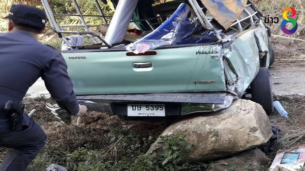 รถสองแถวนักท่องเที่ยวตกเขาขณะขึ้นภูทับเบิก 