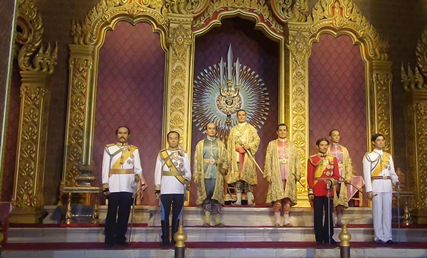  พิพิธภัณฑ์หุ่นขี้ผึ้งไทย 