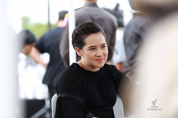 คุณพลอยไพลิน