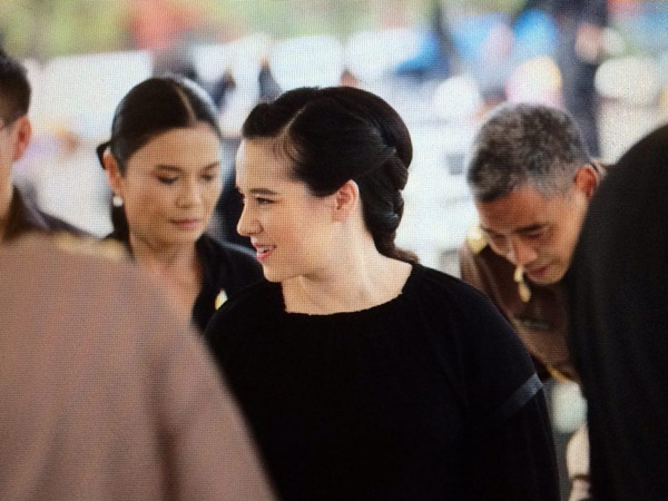 คุณพลอยไพลิน