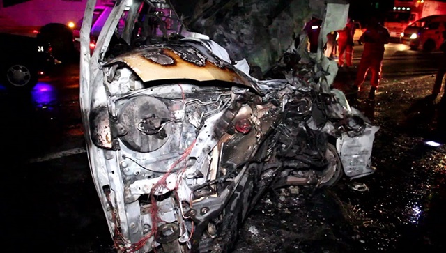 รถตู้ไฟไหม้ 14 ศพ